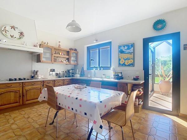 Villa vue panoramique avec studio et piscine