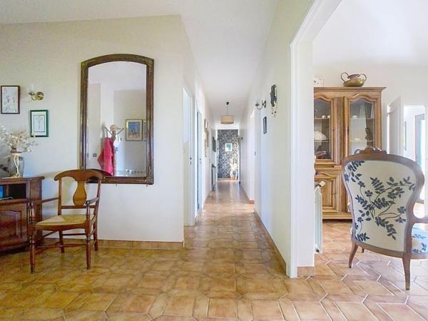 Villa vue panoramique avec studio et piscine