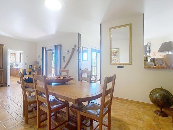 Villa vue panoramique avec studio et piscine