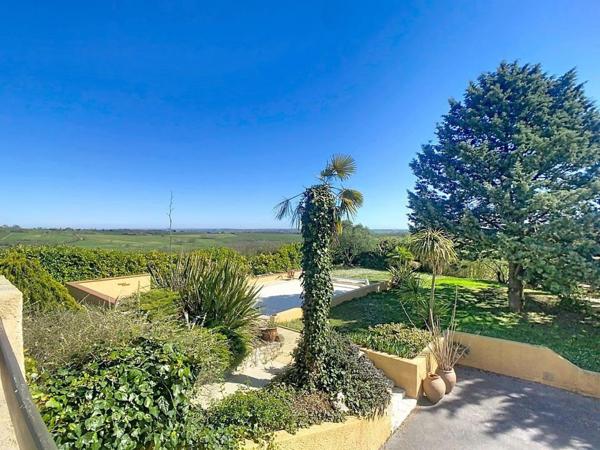 Villa vue panoramique avec studio et piscine