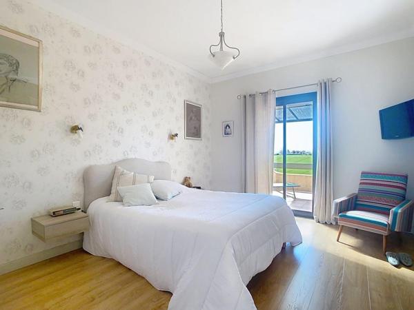 Villa vue panoramique avec studio et piscine