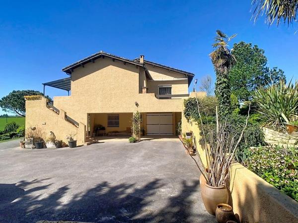 Villa vue panoramique avec studio et piscine