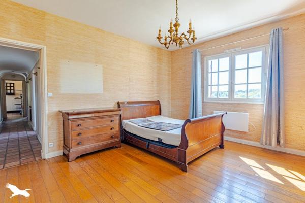 Maison à vendre |                                       Lignan-de-Bordeaux |                                        9 pièces  |  255 m²