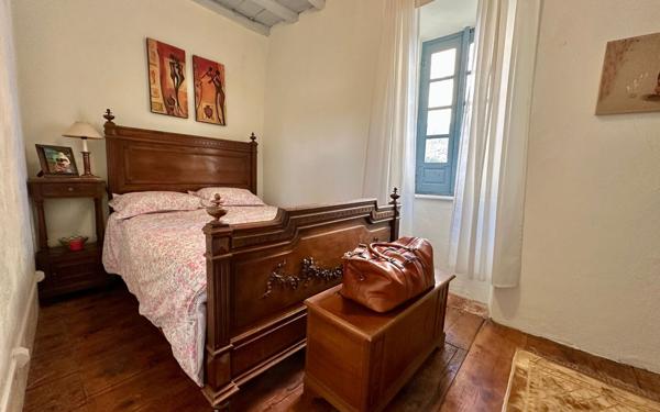 Maison à vendre    3 pièces •  Rouvenac