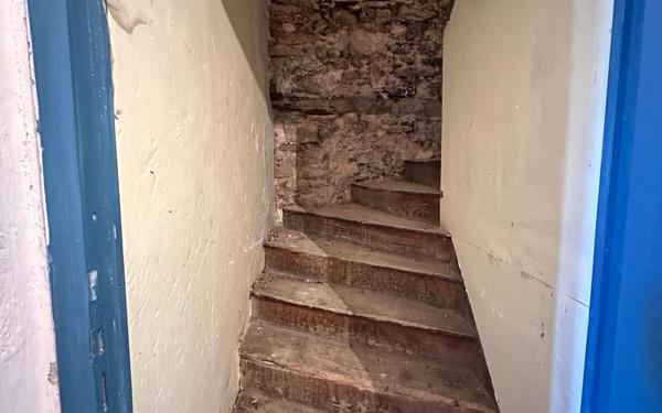 Maison à vendre    3 pièces •  Rouvenac