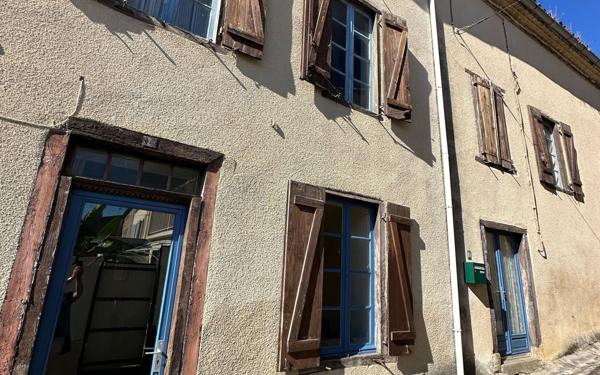 Maison à vendre    3 pièces •  Rouvenac