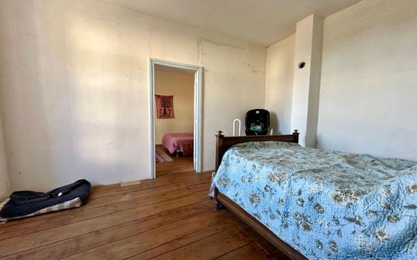 Maison à vendre    3 pièces •  Rouvenac