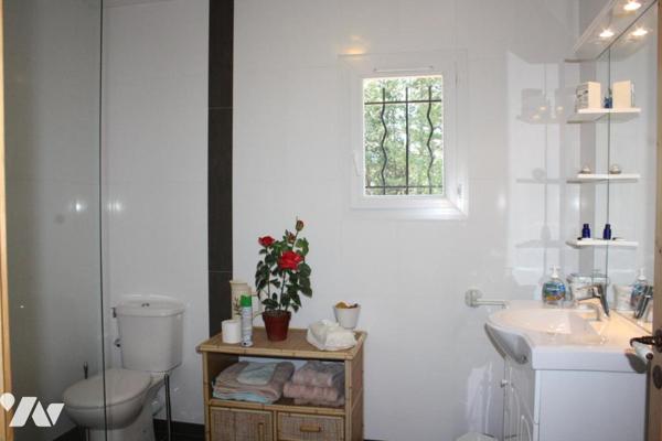 GRASSE/St-Antoine, Che. des Chèvrefeuilles. Propriété de 200m² avec piscine - Vente en NUE-PROPRIETE