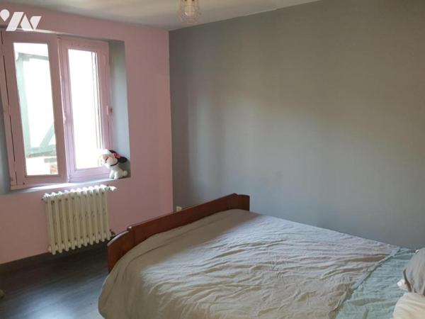 LA GUERCHE DE BGNE - Plein-Centre - Maison de ville avec cour et hangar