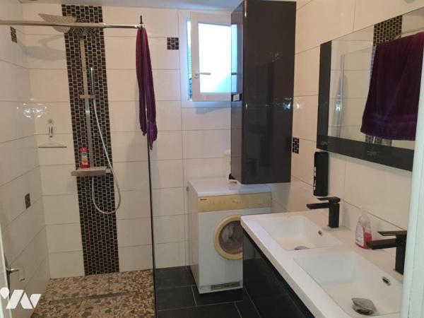 LA GUERCHE DE BGNE - Plein-Centre - Maison de ville avec cour et hangar