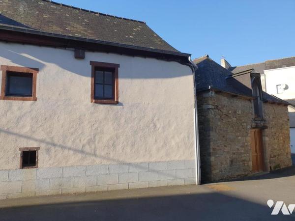 LA GUERCHE DE BGNE - Plein-Centre - Maison de ville avec cour et hangar