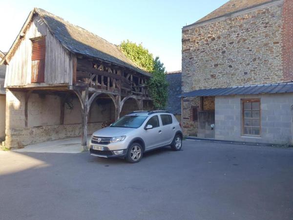 LA GUERCHE DE BGNE - Plein-Centre - Maison de ville avec cour et hangar