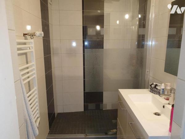 LA GUERCHE DE BGNE - Plein-Centre - Maison de ville avec cour et hangar