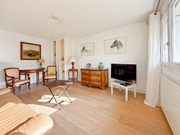 APPARTEMENT 3 PIECES DERNIER ETAGE HAMEAU BOILEAU