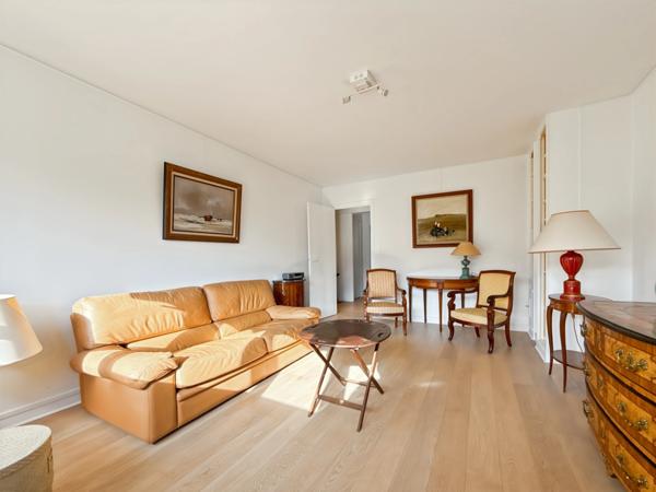 APPARTEMENT 3 PIECES DERNIER ETAGE HAMEAU BOILEAU