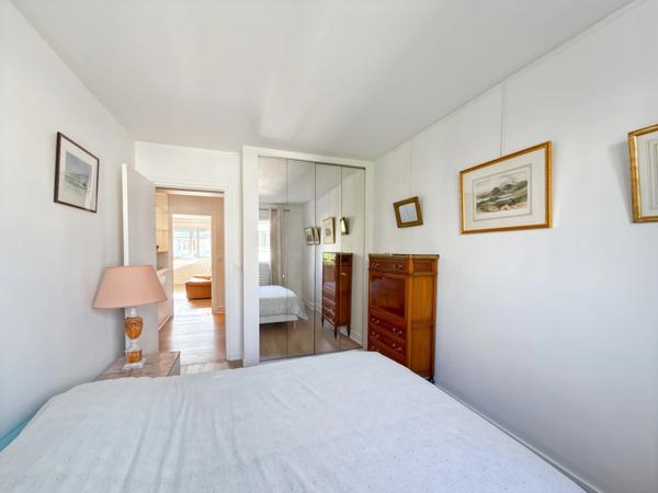 APPARTEMENT 3 PIECES DERNIER ETAGE HAMEAU BOILEAU