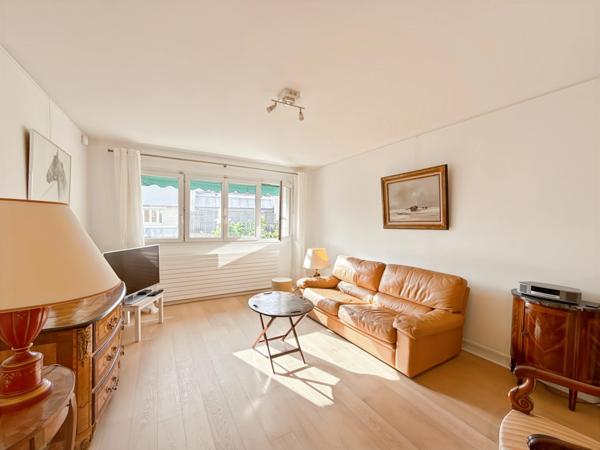 APPARTEMENT 3 PIECES DERNIER ETAGE HAMEAU BOILEAU