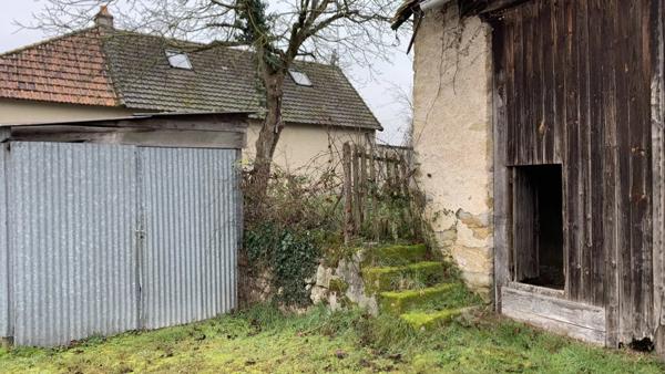 Belle Maison avec Dépendances dans un Hameau