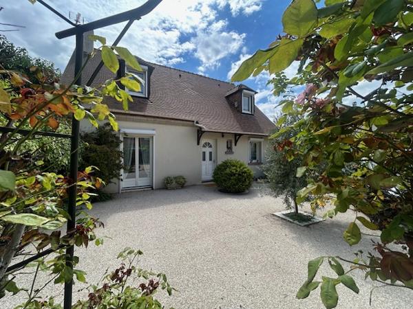 Montlhéry (91310) MONTLHERY - CENTRE VILLE - MAISON INDIVIDUELLE F6 - 158 M2 AU SOL - JARDIN VERDOYANT - GARAGE