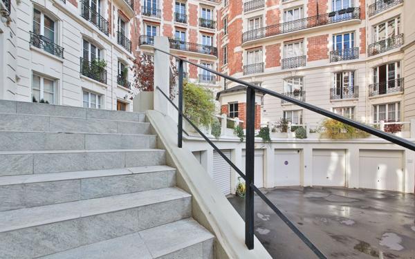 Appartement à vendre    3 pièces • 95,10 m2 Paris 16