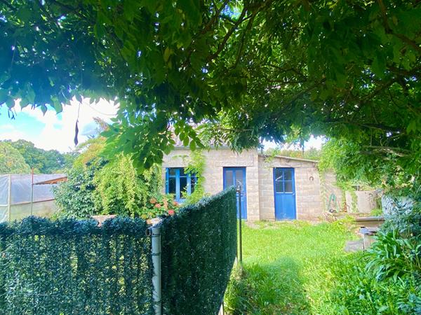 Maison en pierre à vendre à Bobital proche Dinan., 3 chambres, jardin et dépendances