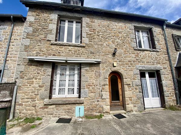 Maison en pierre à vendre à Bobital proche Dinan., 3 chambres, jardin et dépendances
