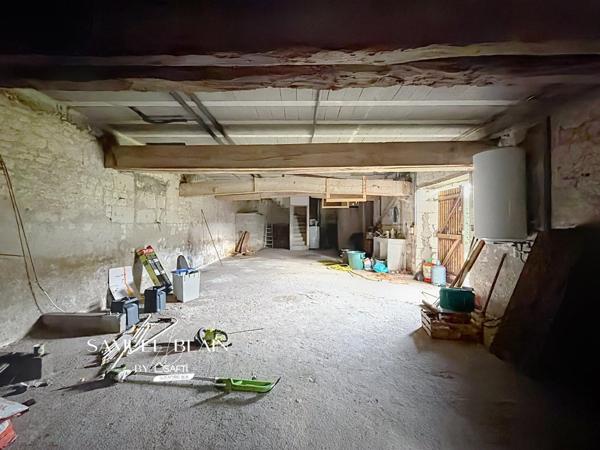 Maison pierre 140 M2, Dépendances stockage de 120 M2