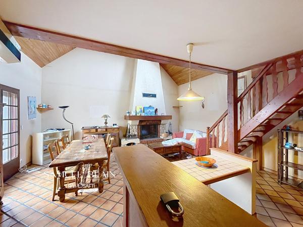 Maison pierre 140 M2, Dépendances stockage de 120 M2