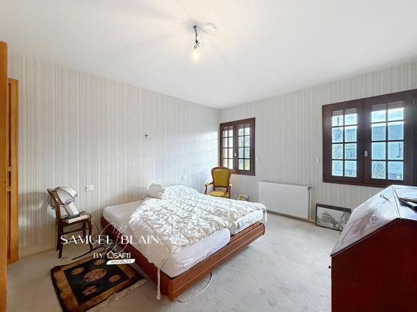 Maison pierre 140 M2, Dépendances stockage de 120 M2