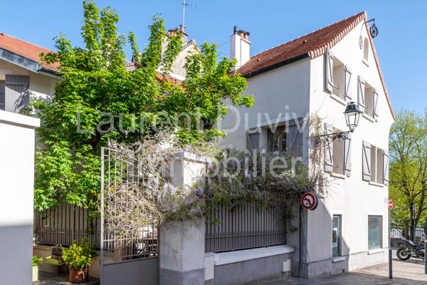 Marly-le-Roi (78160) Maison vigneronne du XVIIe rénovée – Centre historique de Marly-le-Roi – 156 m² – 4 suites – Cour plein sud