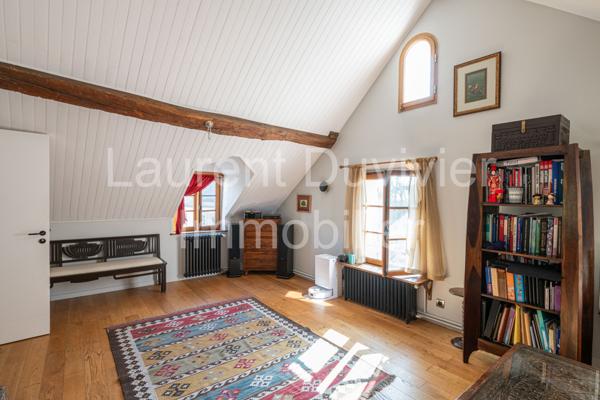 Marly-le-Roi (78160) Maison vigneronne du XVIIe rénovée – Centre historique de Marly-le-Roi – 156 m² – 4 suites – Cour plein sud