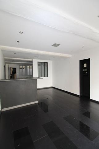 A LOUER LOCAL COMMERCIAL - DIJON PROCHE PLACE DE LA REPUBLIQUE -