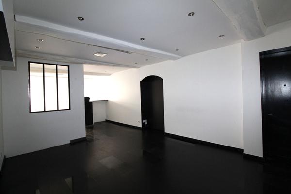 A LOUER LOCAL COMMERCIAL - DIJON PROCHE PLACE DE LA REPUBLIQUE -