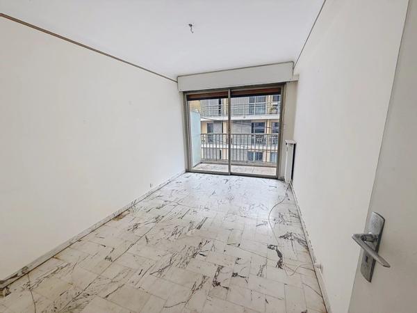 Vente                                                      Appartement
                        
                     4 pièces                      86 m2                     à Cannes