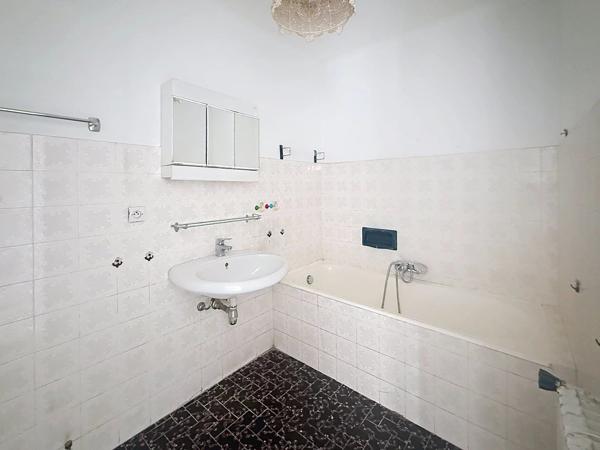 Vente                                                      Appartement
                        
                     4 pièces                      86 m2                     à Cannes