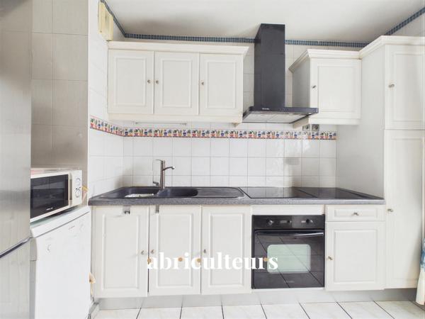 Grand 2 pièces avec terrasse et garage en vente à Bron (69500)