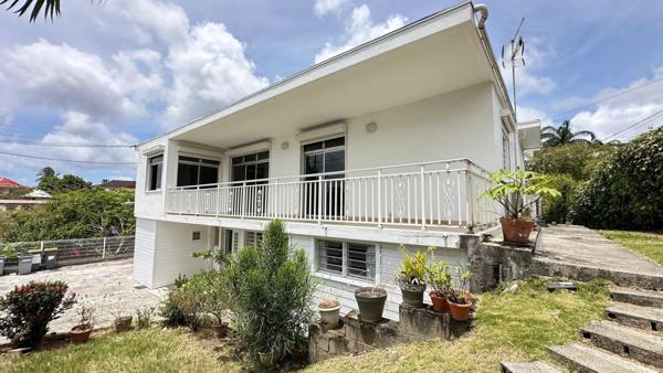 Villa avec deux T4 et piscine à CLAIRIERE