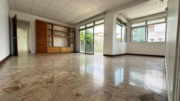 Villa avec deux T4 et piscine à CLAIRIERE