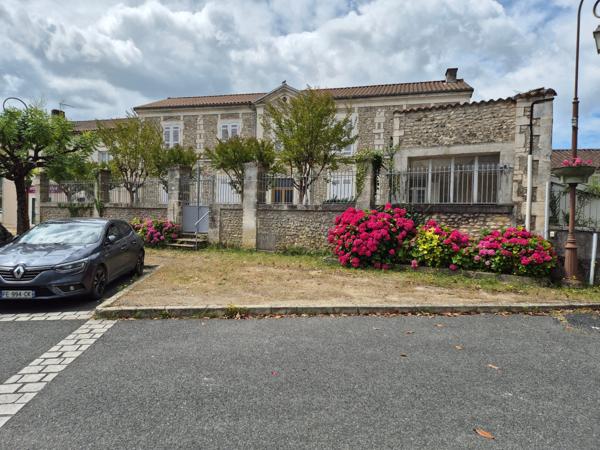 MAISON DE MAITRE