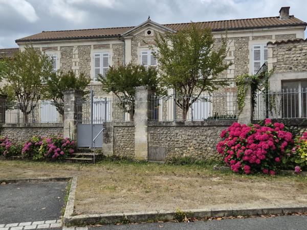 MAISON DE MAITRE