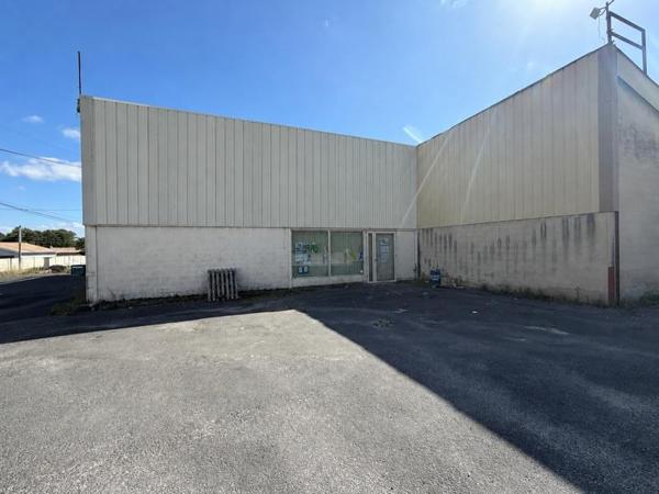 Immeuble à vendre 317 700 € Cars 1 400 m² DPE