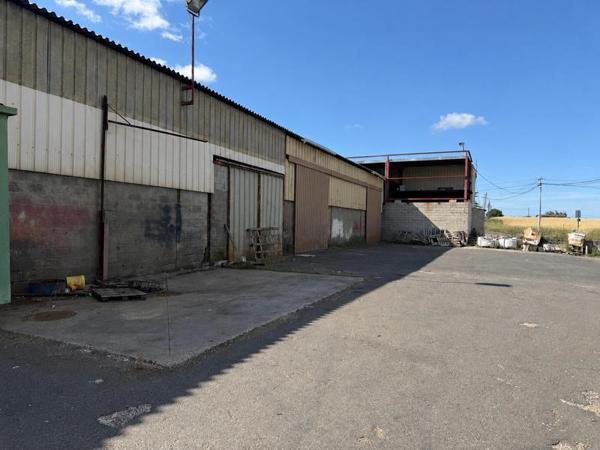 Immeuble à vendre 317 700 € Cars 1 400 m² DPE