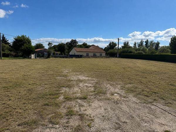 Immeuble à vendre 317 700 € Cars 1 400 m² DPE