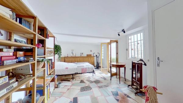 Bien rare aux portes de Paris – Appartement mixte de plein pied à usage d’habitation avec jardin privatif