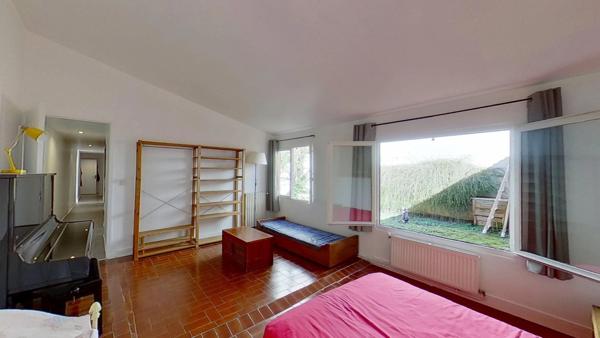 Bien rare aux portes de Paris – Appartement mixte de plein pied à usage d’habitation avec jardin privatif
