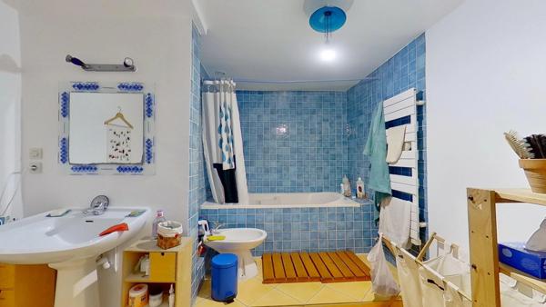 Bien rare aux portes de Paris – Appartement mixte de plein pied à usage d’habitation avec jardin privatif