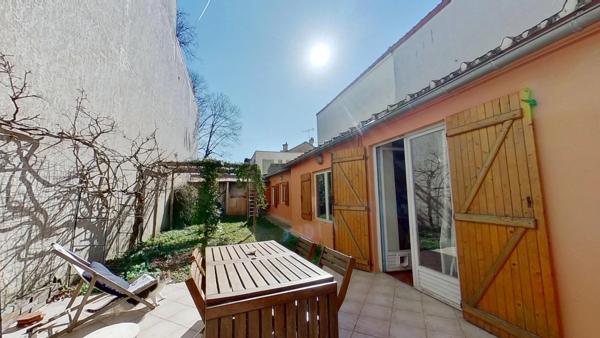 Bien rare aux portes de Paris – Appartement mixte de plein pied à usage d’habitation avec jardin privatif