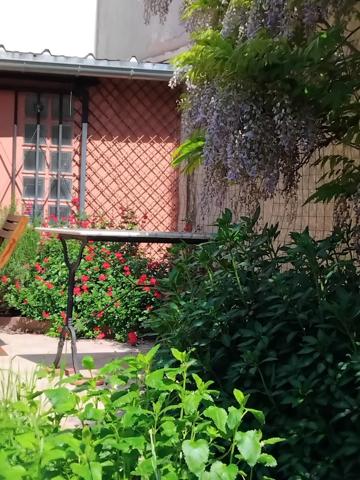 Bien rare aux portes de Paris – Appartement mixte de plein pied à usage d’habitation avec jardin privatif