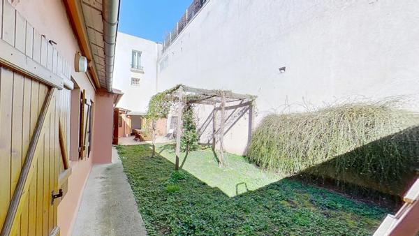 Bien rare aux portes de Paris – Appartement mixte de plein pied à usage d’habitation avec jardin privatif