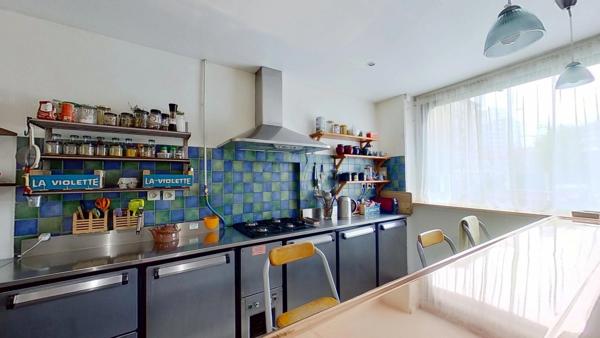 Bien rare aux portes de Paris – Appartement mixte de plein pied à usage d’habitation avec jardin privatif